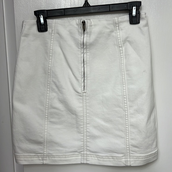 Free People white denim back zipper no pockets SEE MEASUREMENTS!!! - Picture 2 of 6